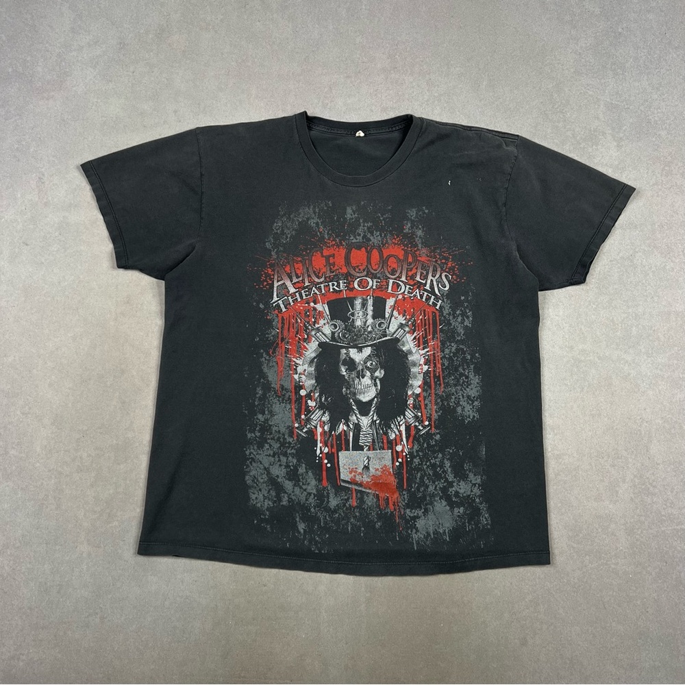 Vintage Alice Cooper Black Tee with Red and Gray Graphic
